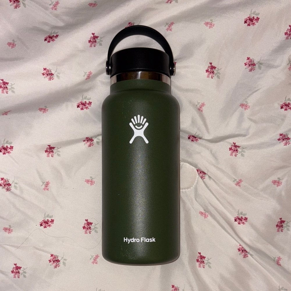 Hydro Flask Forest Green Bottle with Black Lid 32oz